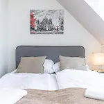 Stunning 12Br Shared -Floor Perfect For 24 People Group