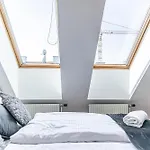 Stunning 12Br Shared -Floor Perfect For 24 People Group