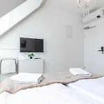 Stunning 12Br Shared -Floor Perfect For 24 People Group