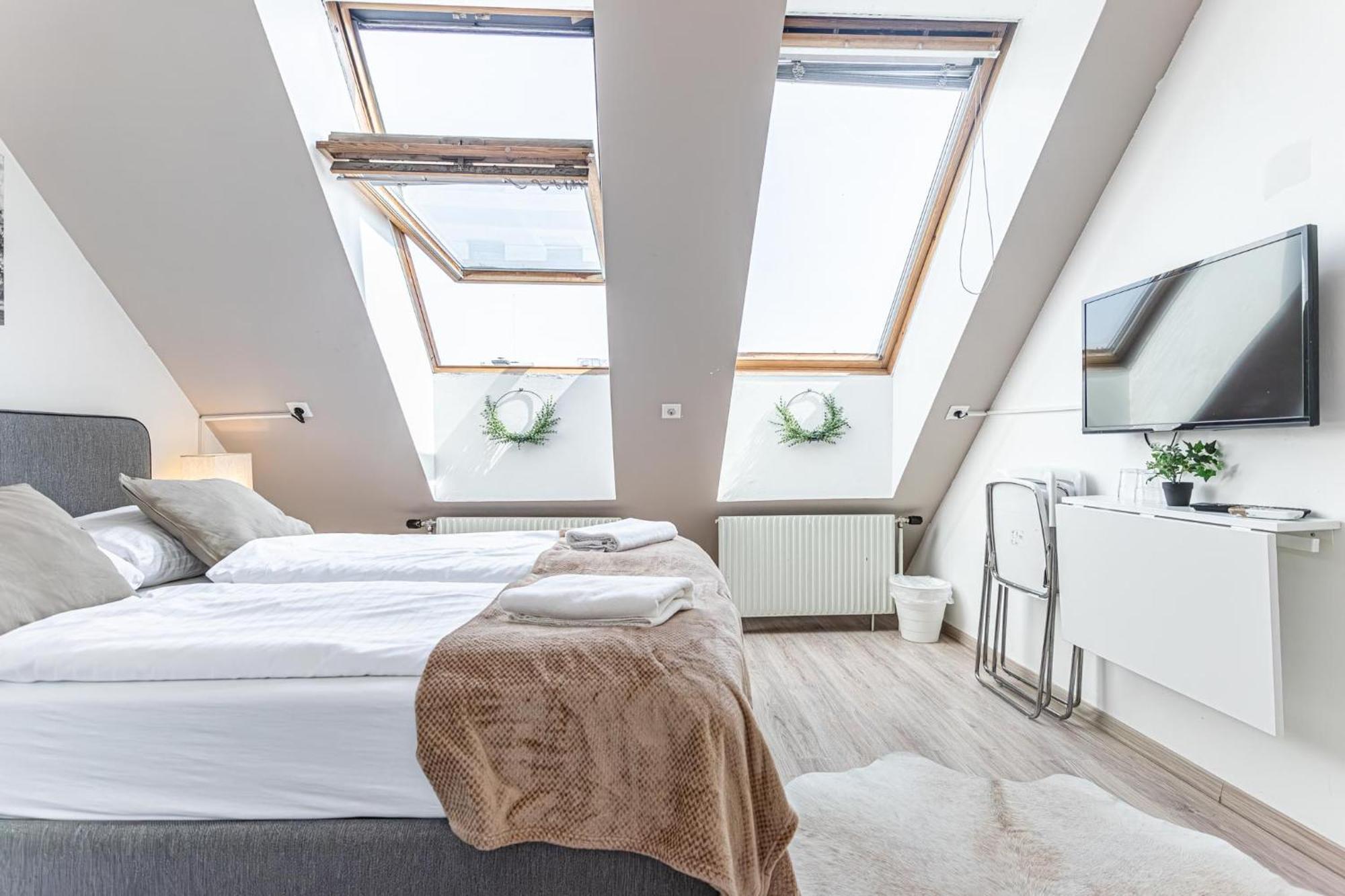 Appartamento Stunning 12br Shared -floor Perfect For 24 People Group Vienna