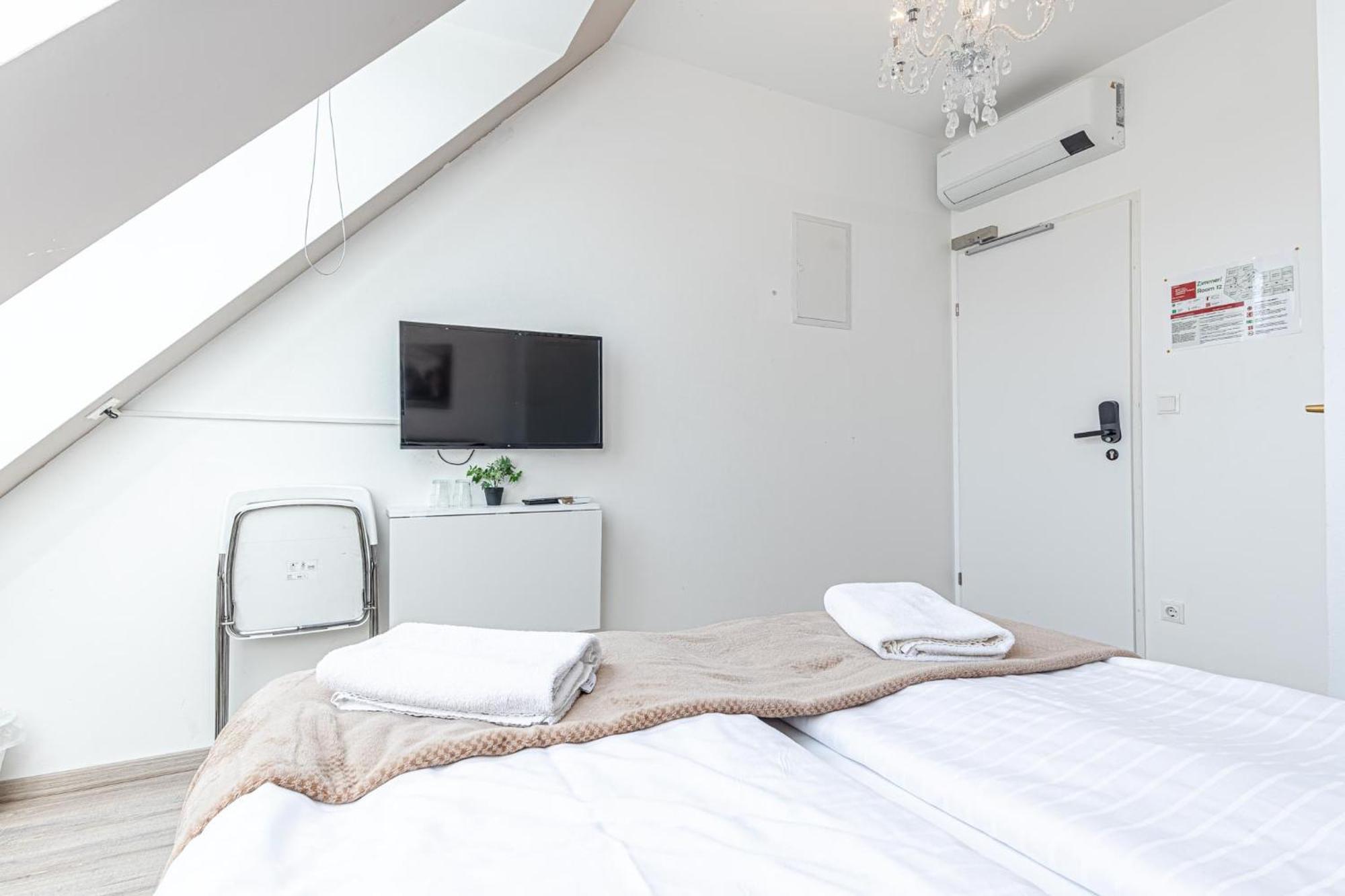 Appartamento Stunning 12br Shared -floor Perfect For 24 People Group Vienna