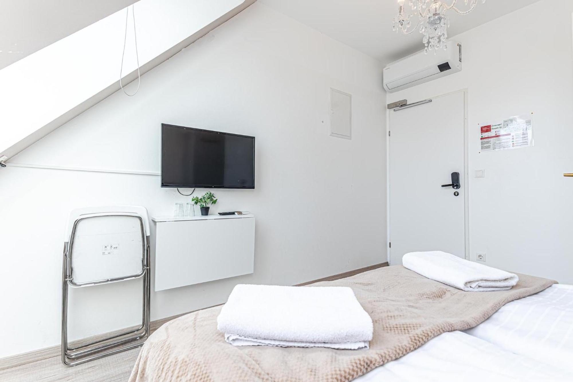 Appartamento Stunning 12br Shared -floor Perfect For 24 People Group