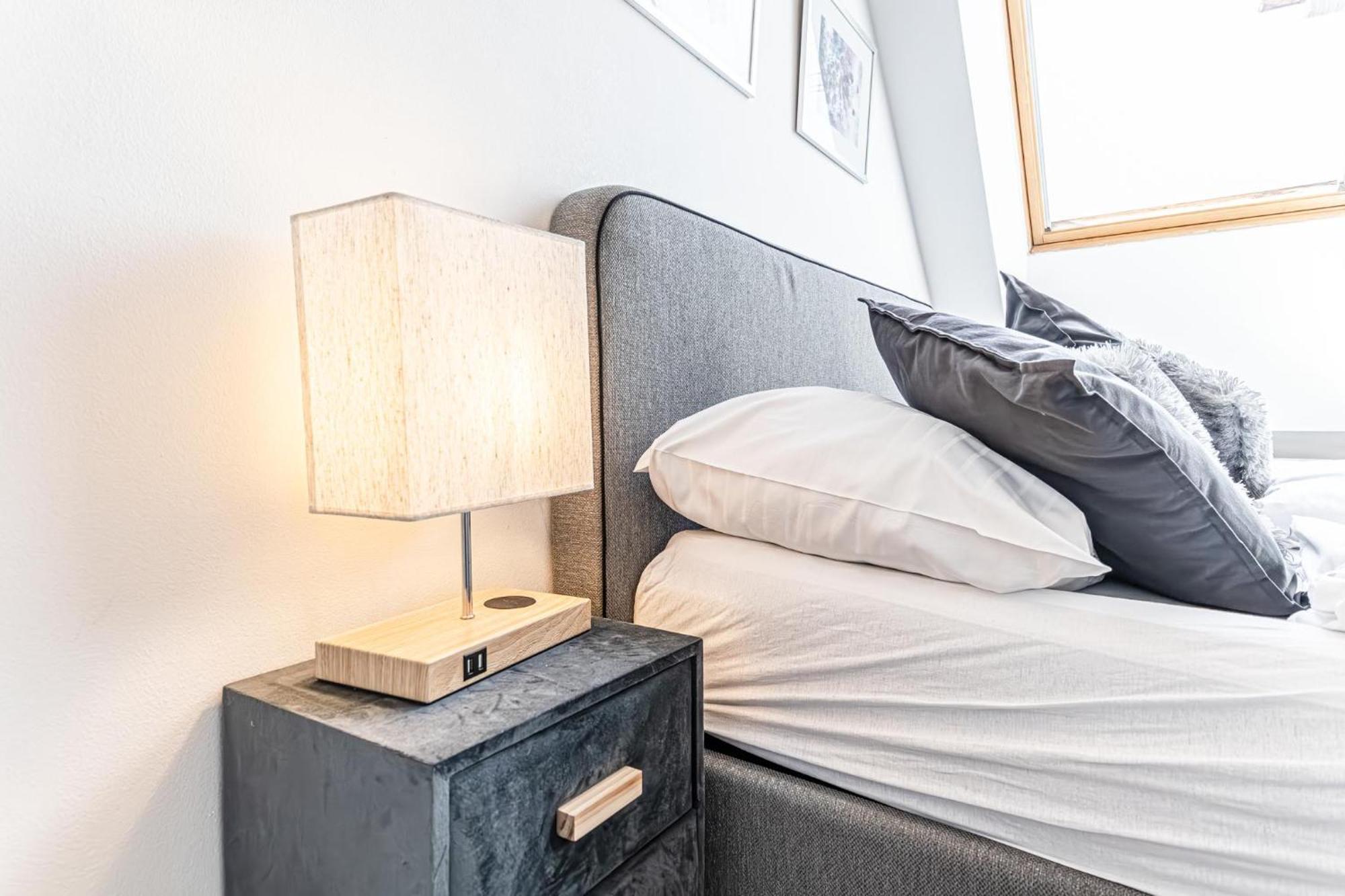 Stunning 12br Shared -floor Perfect For 24 People Group
