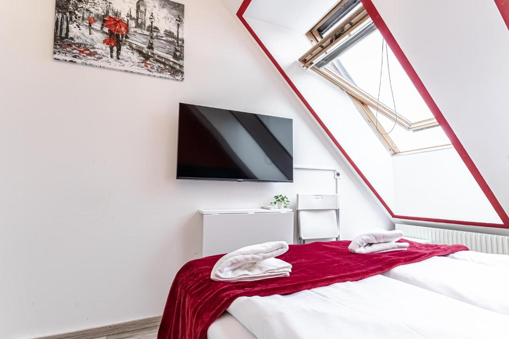 Appartamento Stunning 12br Shared -floor Perfect For 24 People Group Vienna