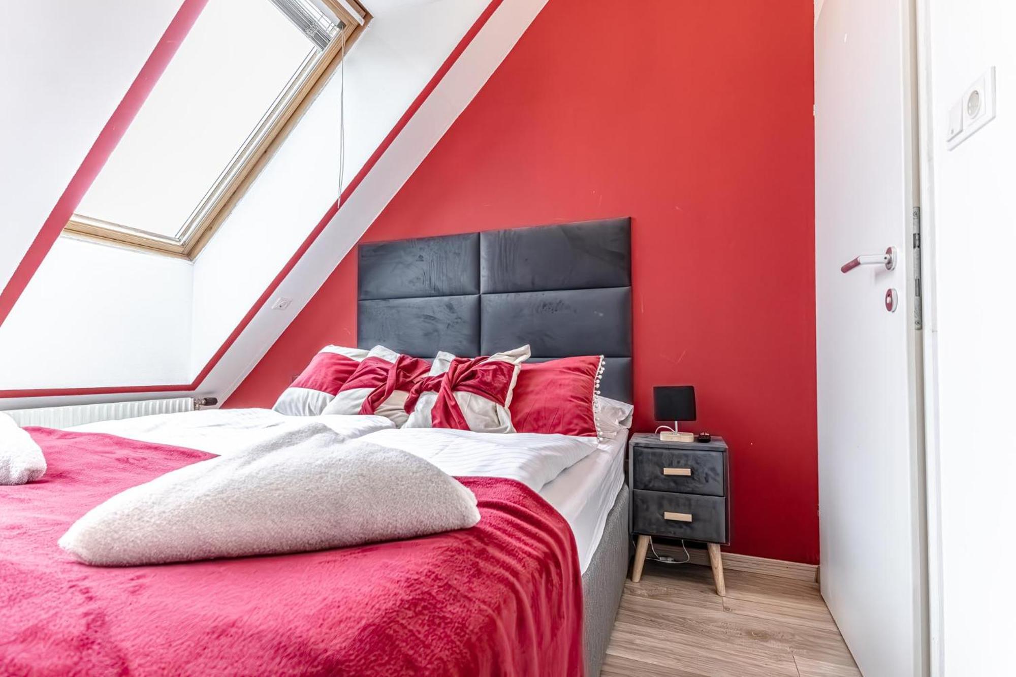 Stunning 12br Shared -floor Perfect For 24 People Group Vienna