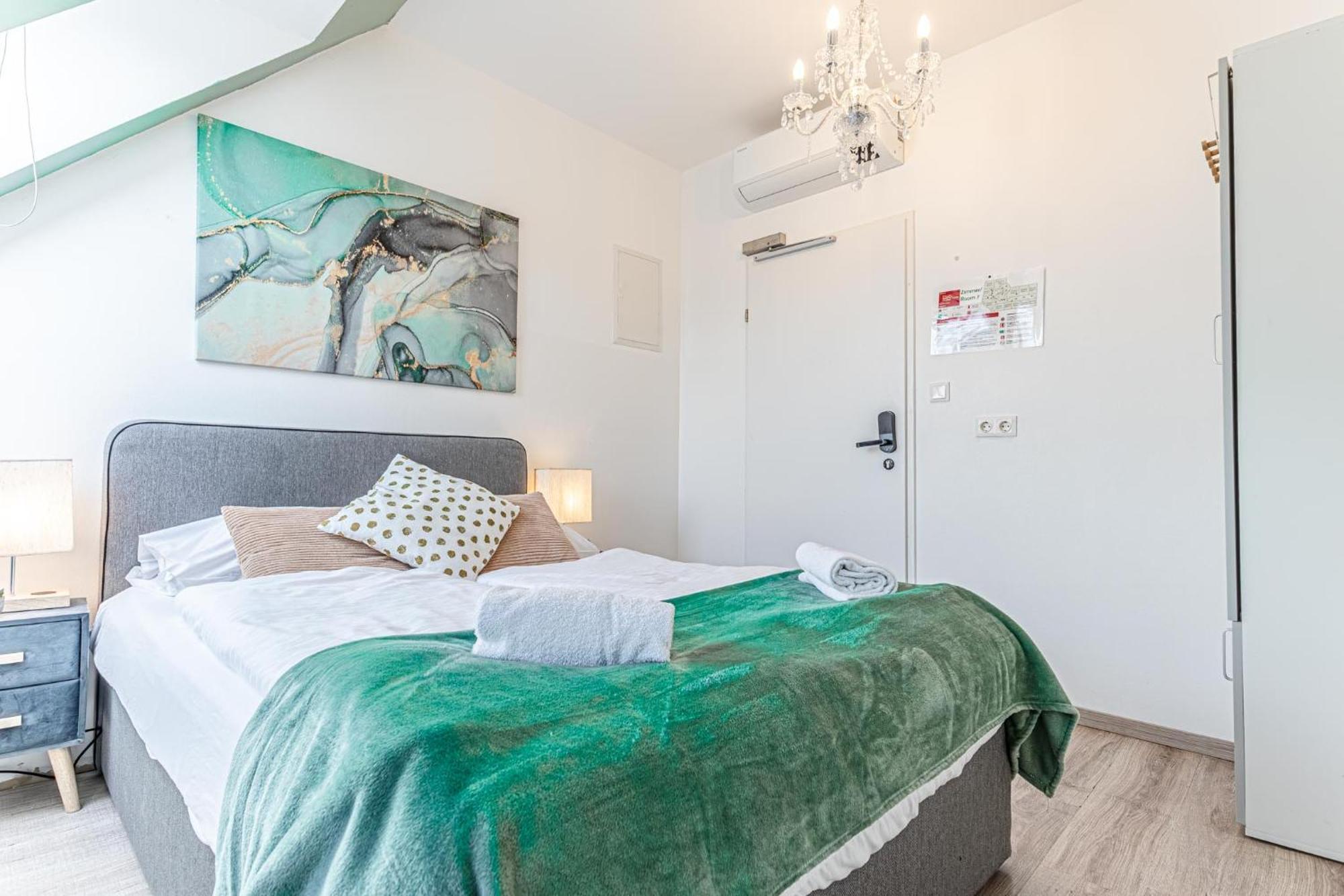 Stunning 12br Shared -floor Perfect For 24 People Group Appartamento *