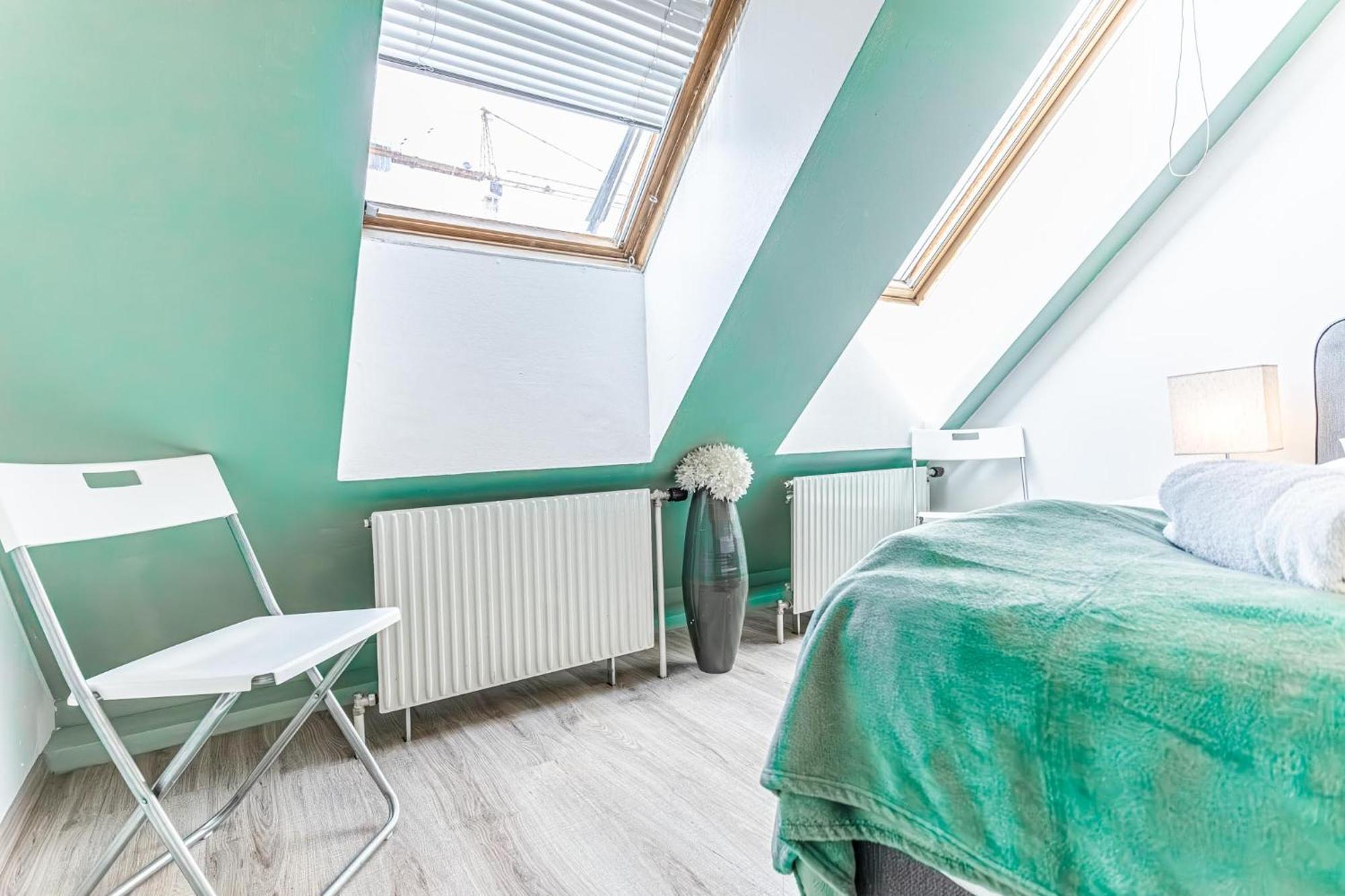 Stunning 12br Shared -floor Perfect For 24 People Group * Vienna