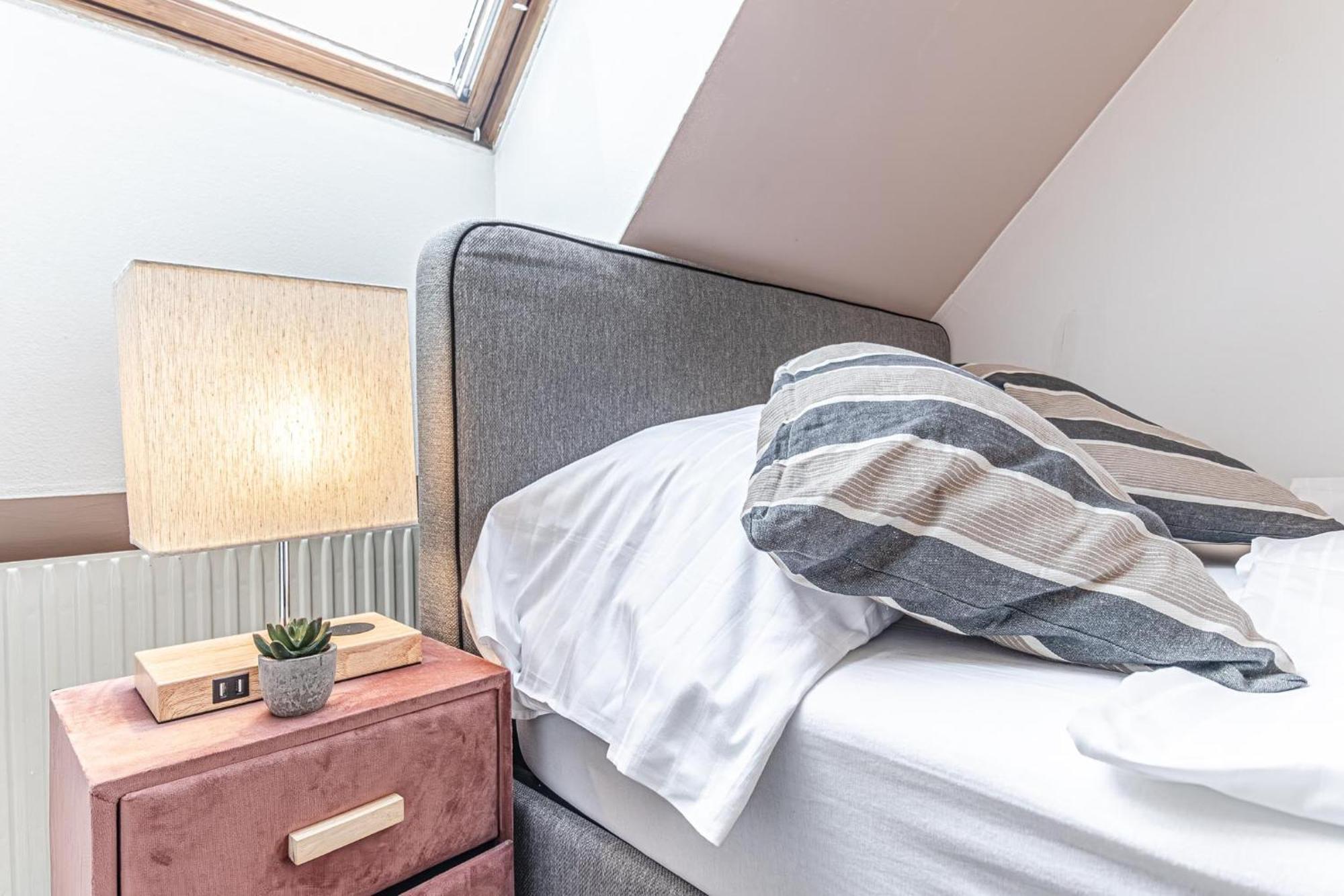 Stunning 12br Shared -floor Perfect For 24 People Group Appartamento *