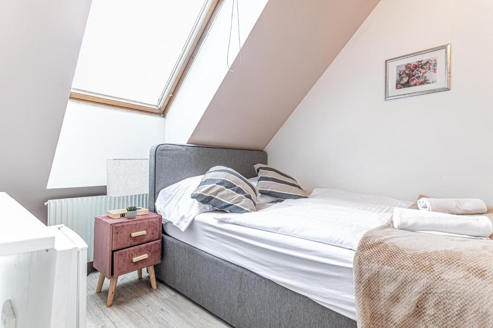 Appartamento Stunning 12br Shared -floor Perfect For 24 People Group Vienna