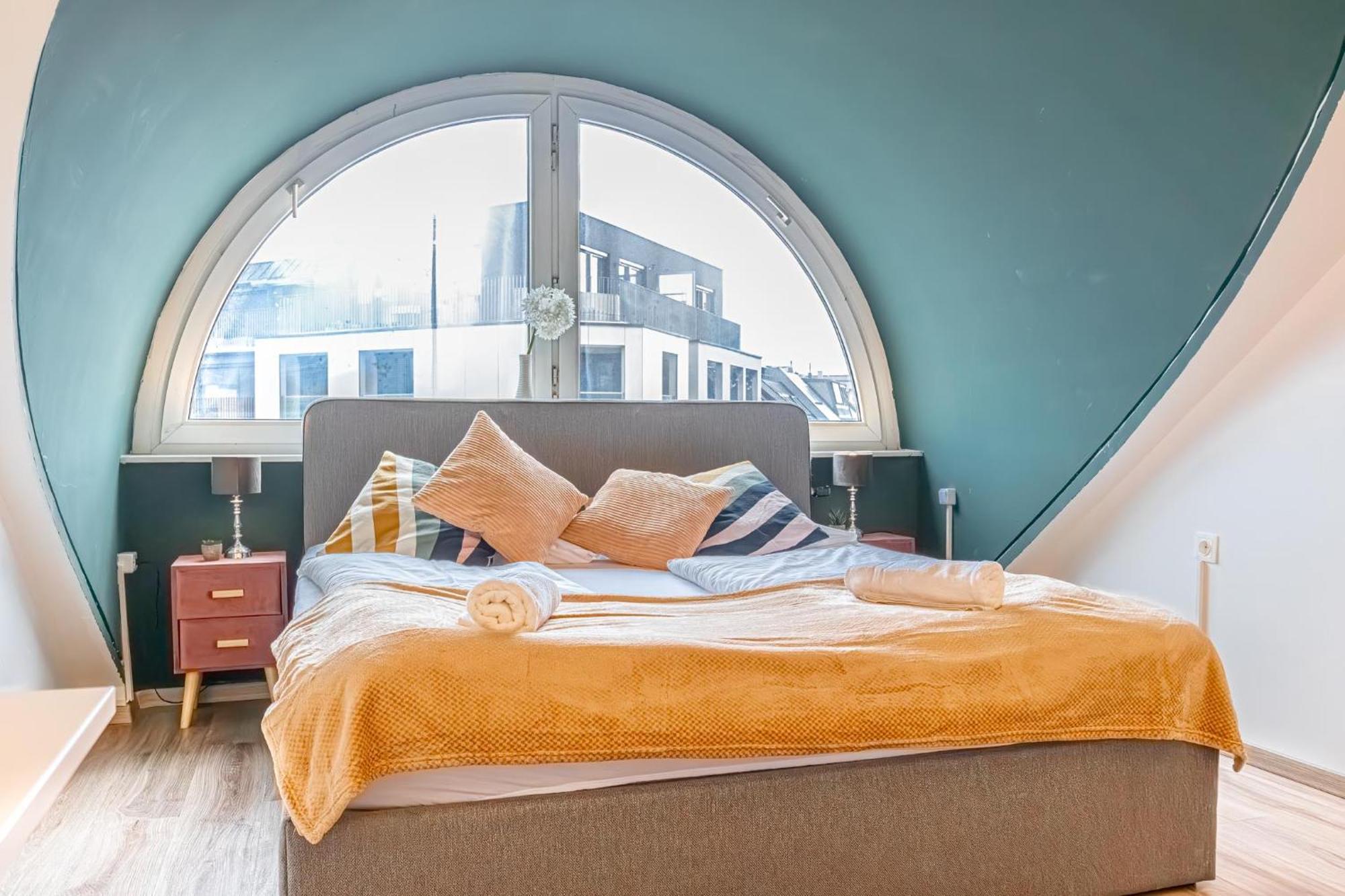 Stunning 12br Shared -floor Perfect For 24 People Group Vienna