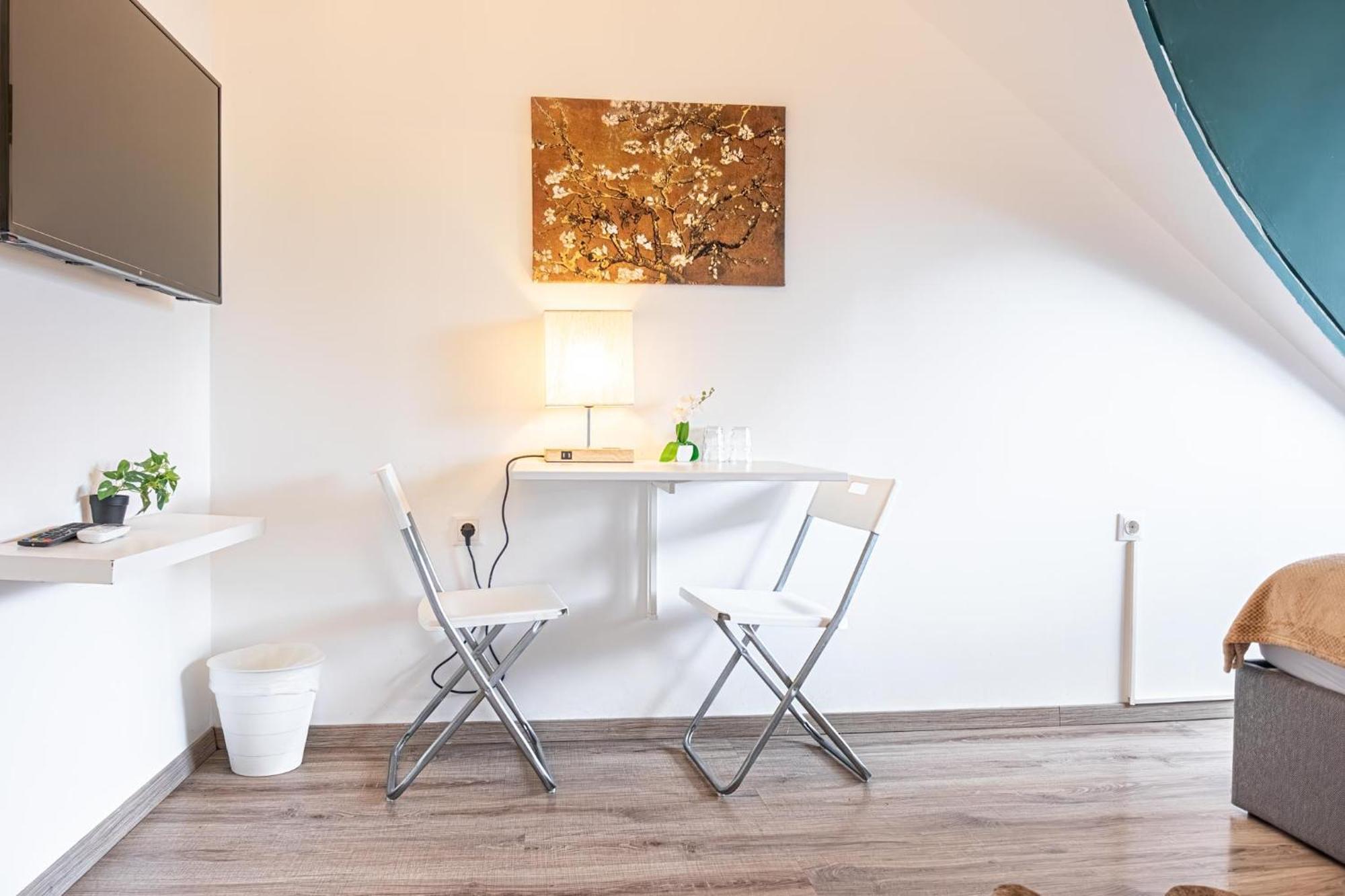 Stunning 12br Shared -floor Perfect For 24 People Group * Vienna