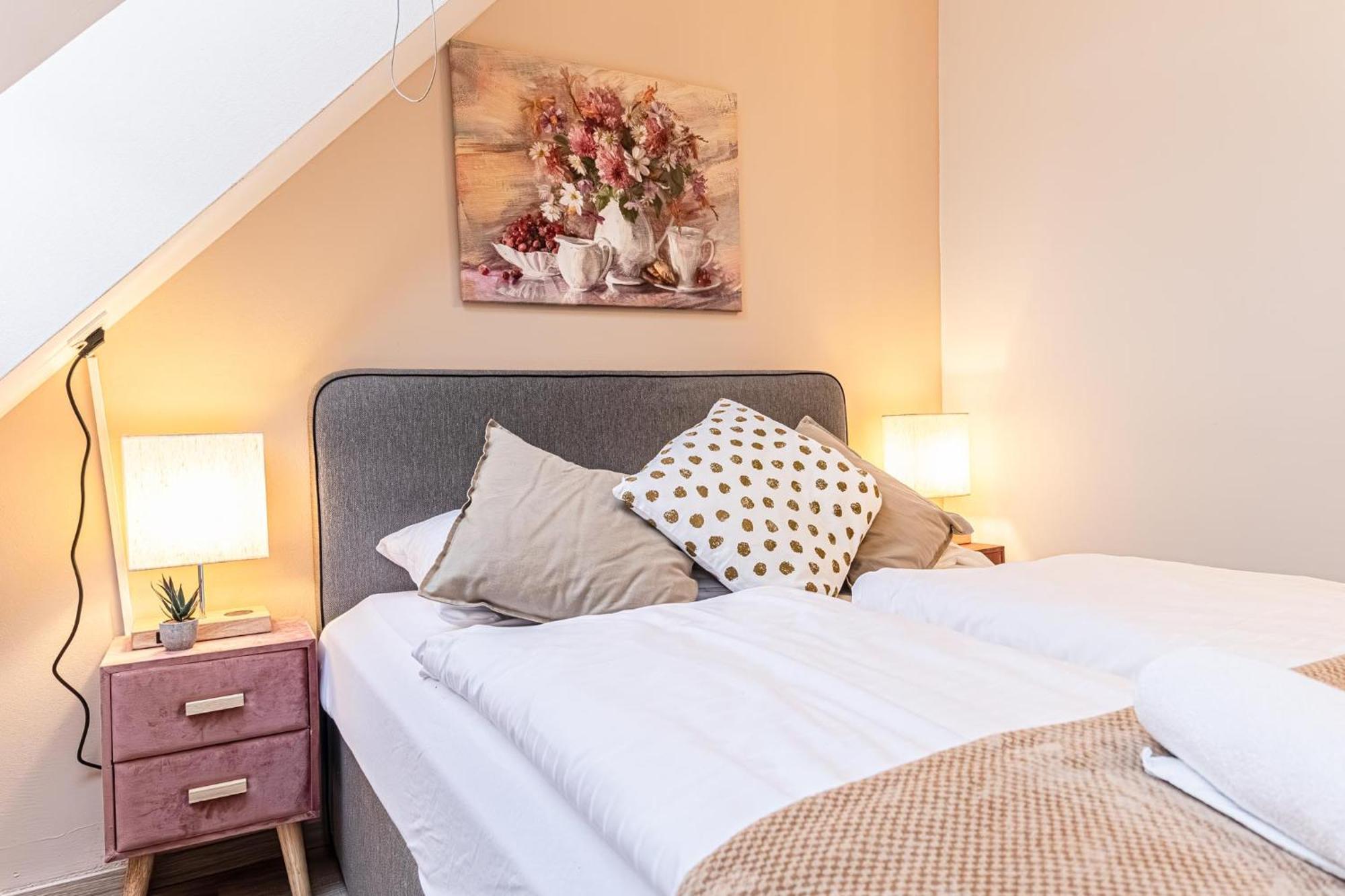 Appartamento Stunning 12br Shared -floor Perfect For 24 People Group