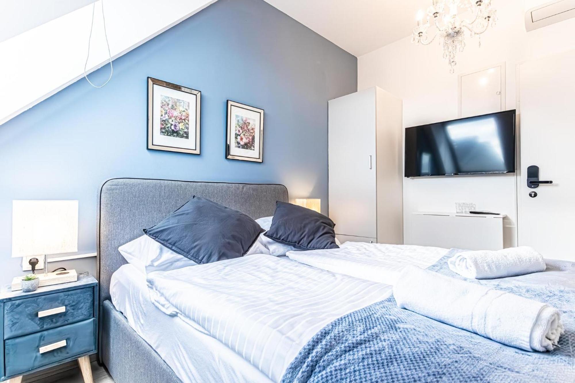 Appartamento Stunning 12br Shared -floor Perfect For 24 People Group