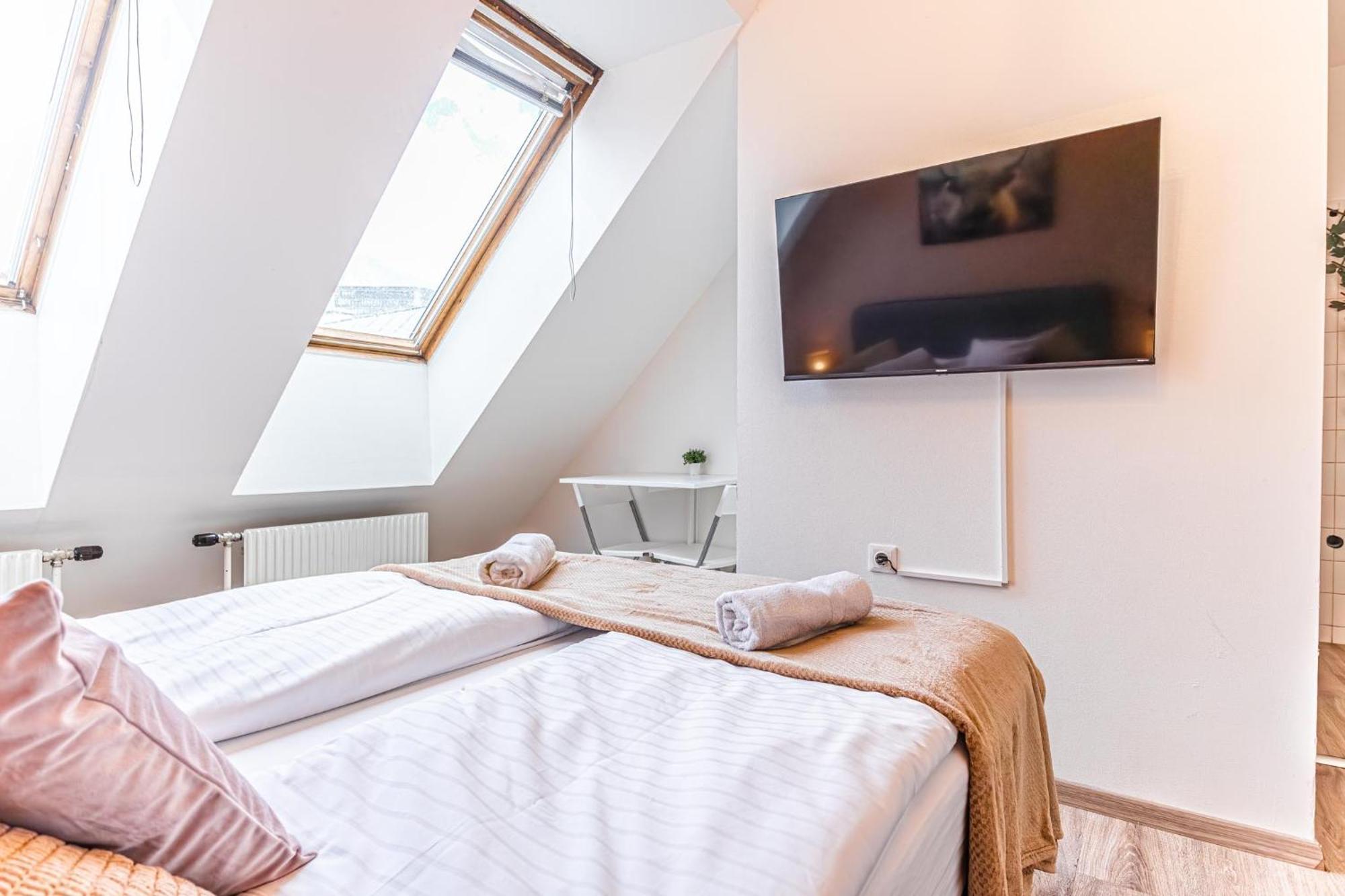 Appartamento Stunning 12br Shared -floor Perfect For 24 People Group *